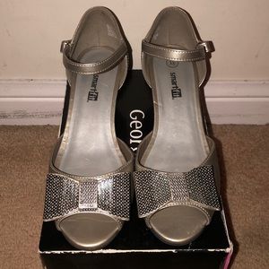 Silver small heeled shoes